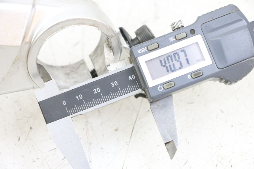 photo de GABELBRÃœCKE OBEN HONDA CBR F 1000 (1993 - 1996) - Detailansicht des Bauteils