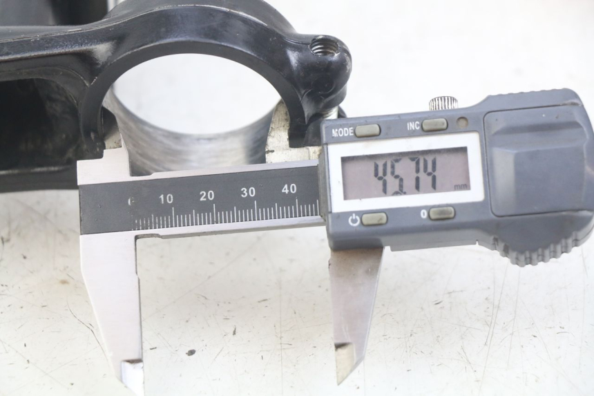 photo de OBERE GABELBRüCKE KAWASAKI KX 85 (2001 - 2013) - Detailansicht des Bauteils