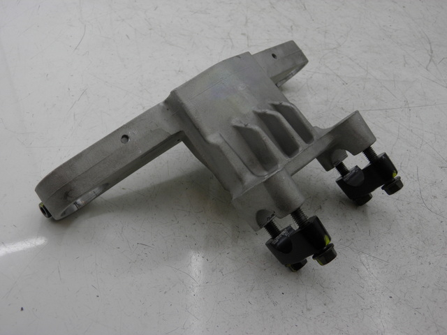 photo de GABELBRÃœCKE OBEN KYMCO XCITING RI ABS 500 (2010) - Details der Befestigungspunkte