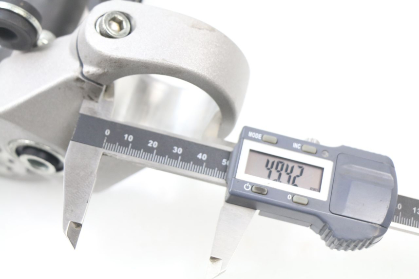 photo de GABELBRÃœCKE OBEN DUCATI M796 MONSTER 796 (2010 - 2014) - Detailansicht des Bauteils