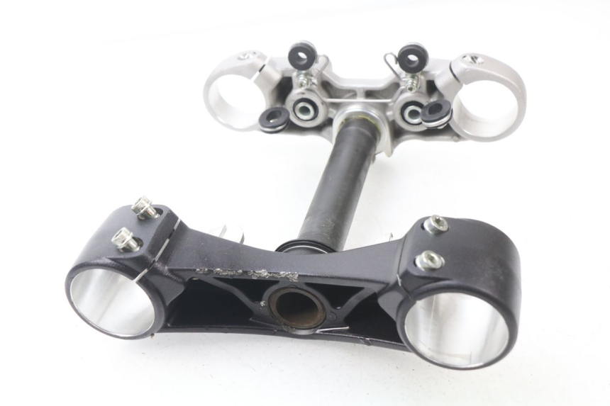 photo de GABELBRÃœCKE OBEN DUCATI M796 MONSTER 796 (2010 - 2014) - Alternative Perspektive