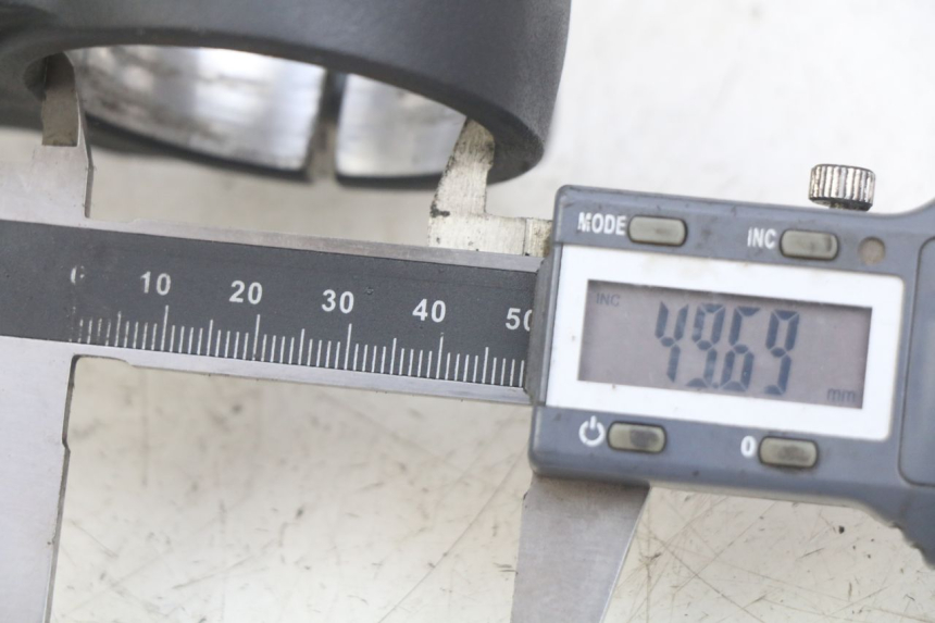 photo de OBERE GABELBRüCKE YAMAHA MT ABS 125 (2014 - 2018) - Zoom auf Gebrauchszustand