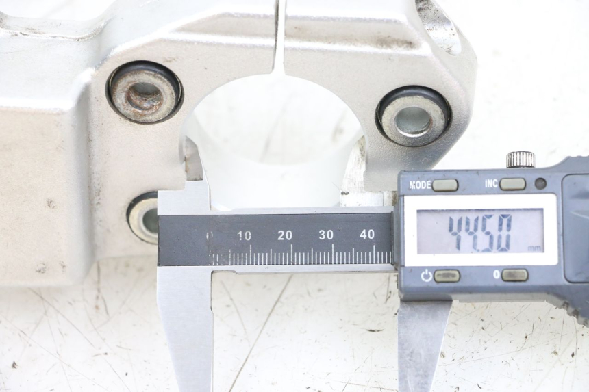 photo de GABELBRÃœCKE OBEN MOTO GUZZI NORGE 8V GT 1200 (2011 - 2016) - Detailansicht des Bauteils