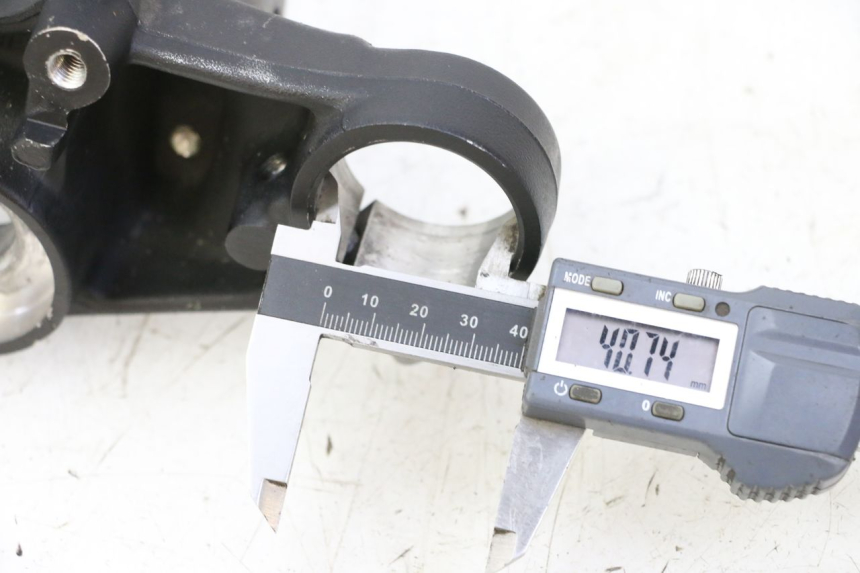 photo de GABELBRÃœCKE OBEN HONDA NTV DEAUVILLE 650 (2001 - 2006) - Detailansicht des Bauteils