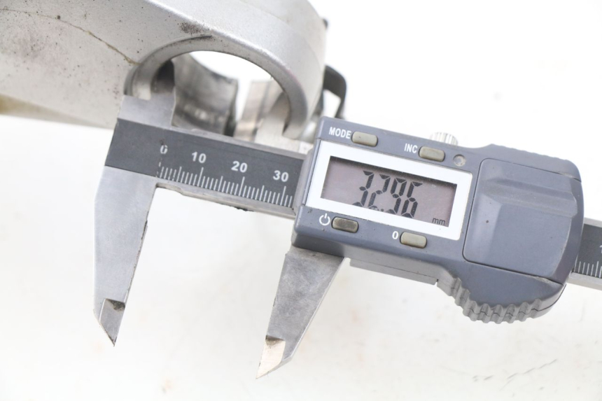 photo de GABELBRÃœCKE OBEN SUZUKI RV VAN VAN 125 (2003 - 2008) - Zoom auf Gebrauchszustand