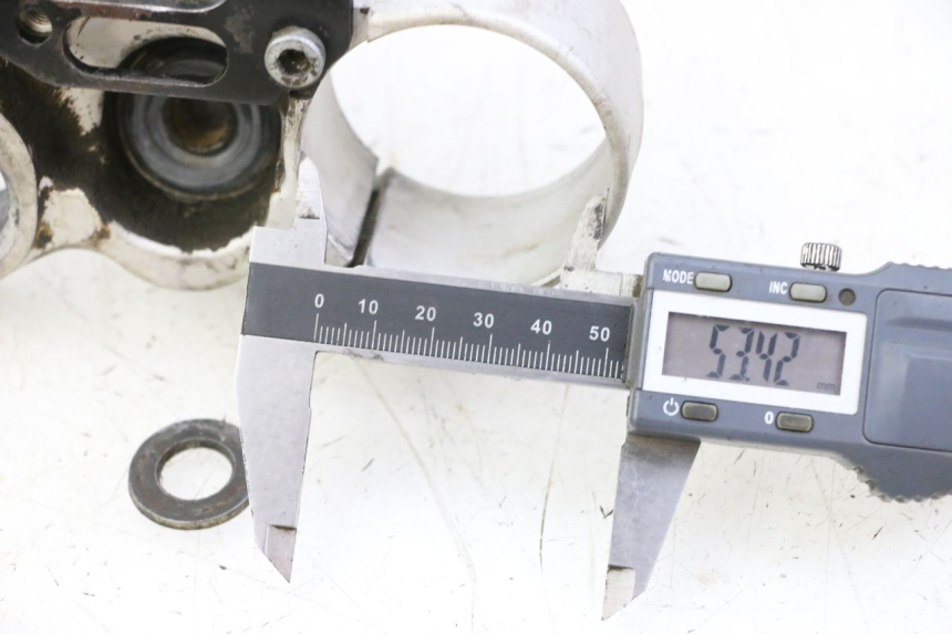 photo de GABELBRÃœCKE OBEN KTM SUPERENDURO R 950 (2005 - 2009) - Zoom auf Gebrauchszustand