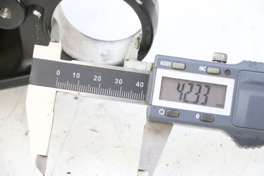 photo de OBERE GABELBRüCKE YAMAHA TDM ABS 900 (2002 - 2014) - Detailansicht des Bauteils