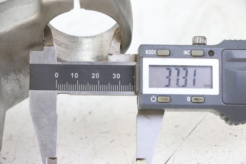 photo de GABELBRÃœCKE OBEN YAMAHA TDR DELTABOX 125 (1997 - 2003) - Zoom auf Gebrauchszustand