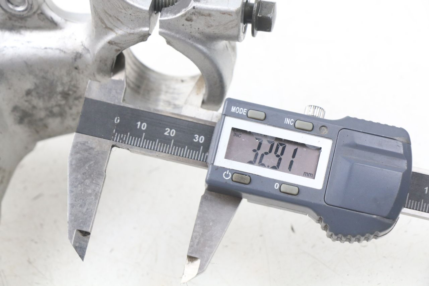 photo de GABELBRÃœCKE OBEN YAMAHA TW 125 (1998 - 2002) - Detailansicht des Bauteils