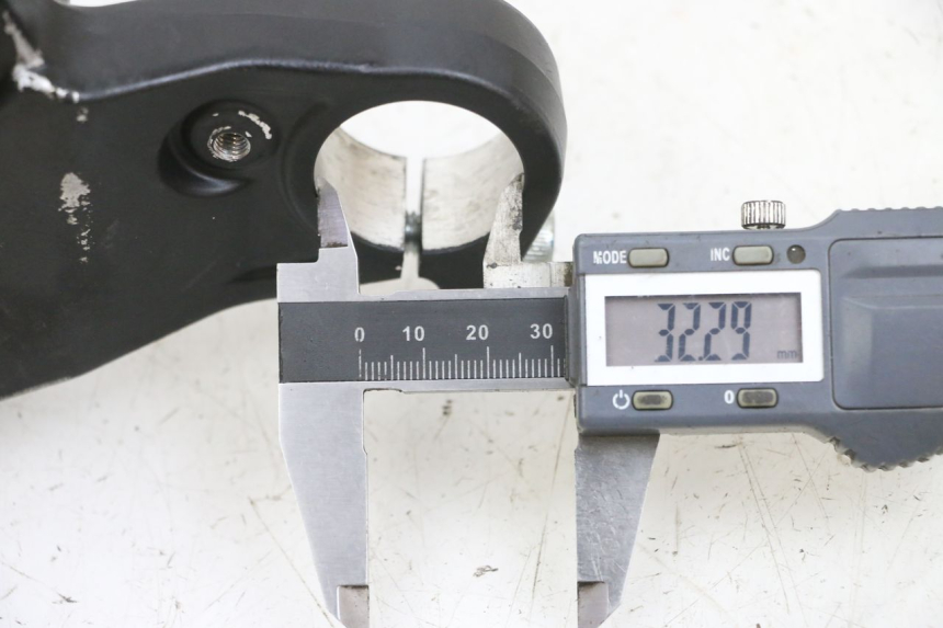 photo de GABELBRÃœCKE OBEN YAMAHA TZR 50 (2008 - 2016) - Detailansicht des Bauteils