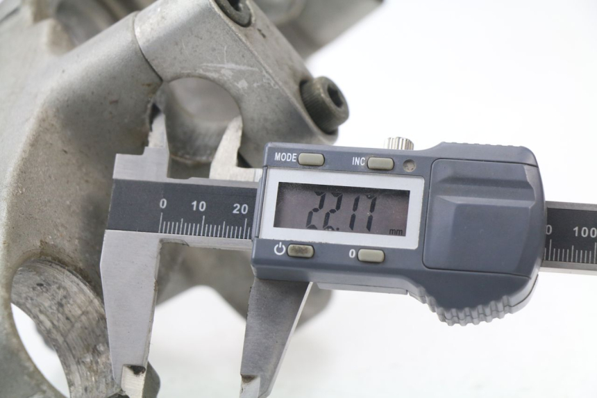 photo de GABELBRÃœCKE OBEN YAMAHA XJN XJ N DIVERSION 600 (1994 - 1997) - Detailansicht des Bauteils