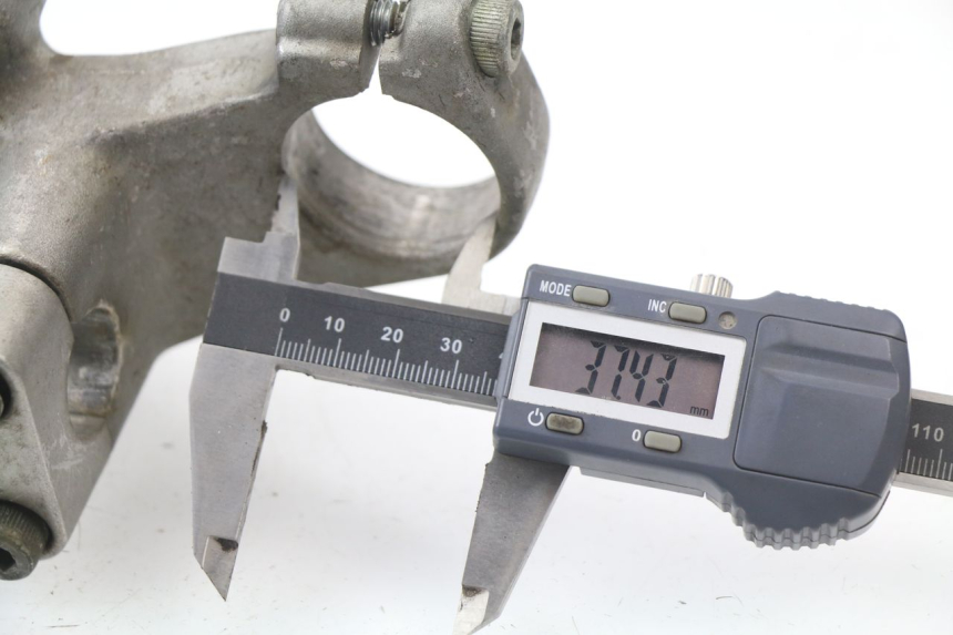 photo de GABELBRÃœCKE OBEN YAMAHA XJN XJ N DIVERSION 600 (1994 - 1997) - Zoom auf Gebrauchszustand