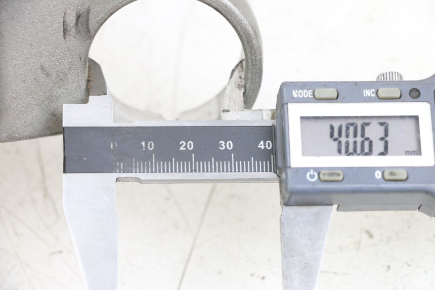 photo de GABELBRÃœCKE OBEN YAMAHA XJS DIVERSION 600 (1997 - 1999) - Detailansicht des Bauteils