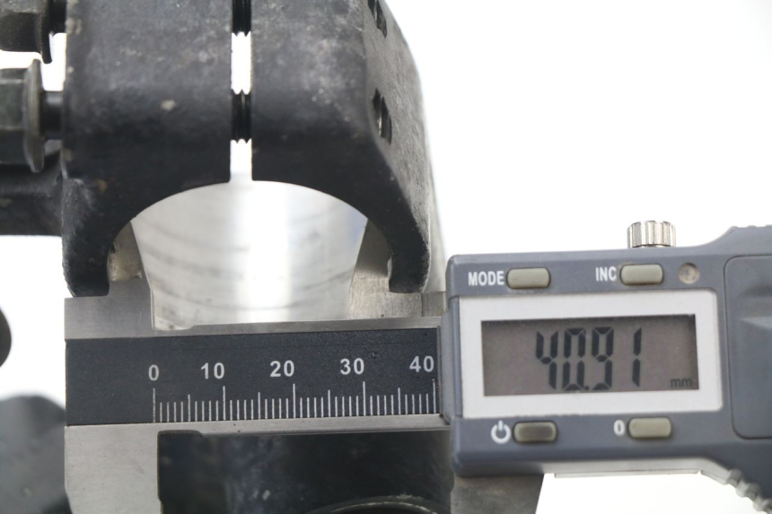 photo de GABELBRÃœCKE OBEN HONDA XLV TRANSALP 650 (2005 - 2007) - Technische Nahaufnahme