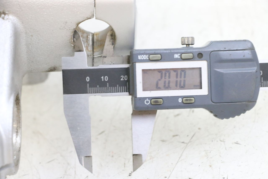 photo de GABELBRÃœCKE OBEN HONDA XLV VARADERO 125 (2000 - 2006) - Detailansicht des Bauteils