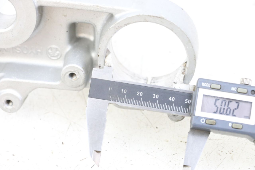 photo de Obere Gabelbrücke HYOSUNG XRX 125 (2000 - 2008) - Detailansicht des Bauteils