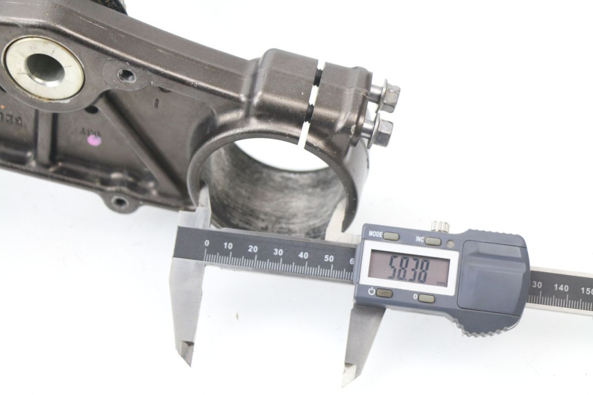 photo de GABELBRÃœCKE OBEN YAMAHA YZ-F YZF 250 (2007 - 2013) - Zoom auf Gebrauchszustand