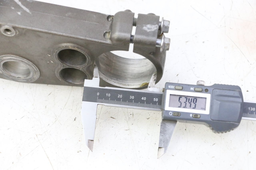 photo de GABELBRÃœCKE OBEN YAMAHA YZ-F YZF 250 (2014 - 2018) - Detailansicht des Bauteils