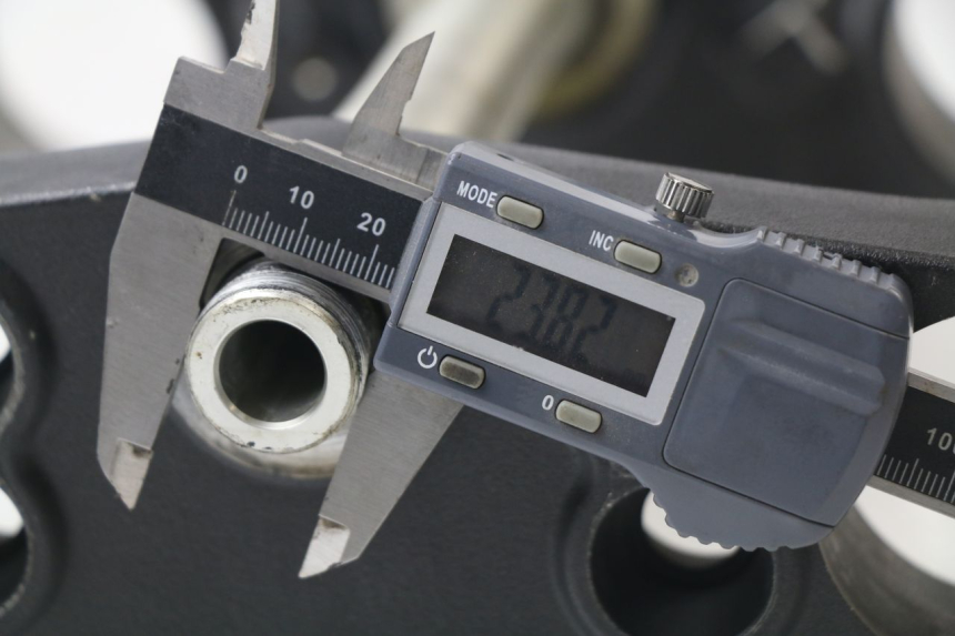 photo de GABELBRÃœCKE OBEN YAMAHA YZF YZ-F 450 (2018 - 2021) - Detailansicht des Bauteils