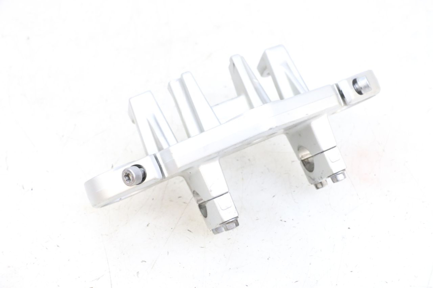 photo de GABELBRÃœCKE OBEN KAWASAKI ZR 7 750 (1999 - 2004) - Zoom auf Gebrauchszustand