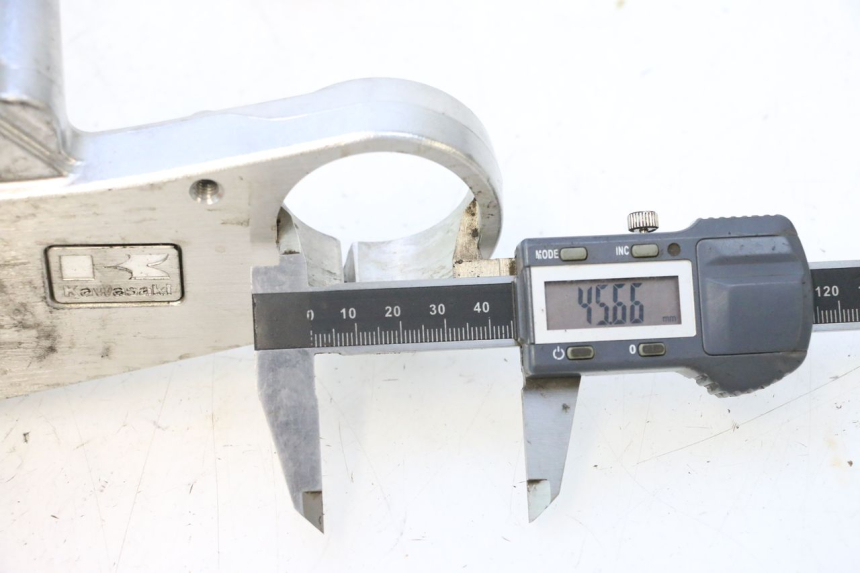 photo de GABELBRÃœCKE OBEN KAWASAKI ZX-6R ZX6R 600 (2000 - 2002) - Detailansicht des Bauteils