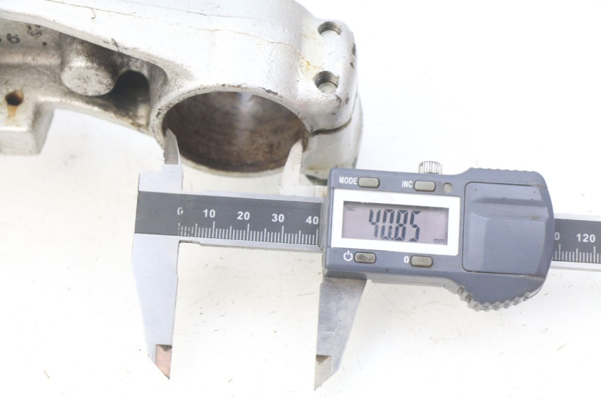 photo de GABELBRÃœCKE SUZUKI SV N 650 (1999 - 2002) - Zoom auf Gebrauchszustand