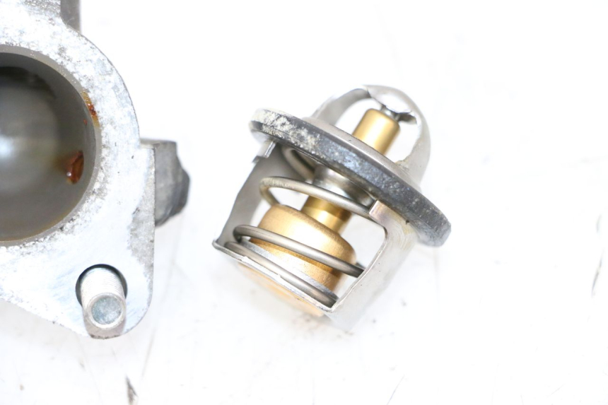 photo de THERMOSTAT SUZUKI BURGMAN 125 (2007 - 2014) - Zoom auf Gebrauchszustand