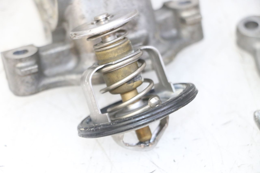 photo de THERMOSTAT  HONDA CB R 1000 (2018 - 2023) - Detailansicht des Bauteils