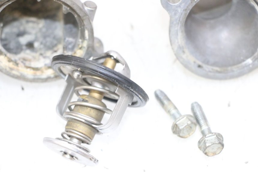 photo de THERMOSTAT  HONDA CB R 1000 (2018 - 2023) - Oberflächenzustand und Material