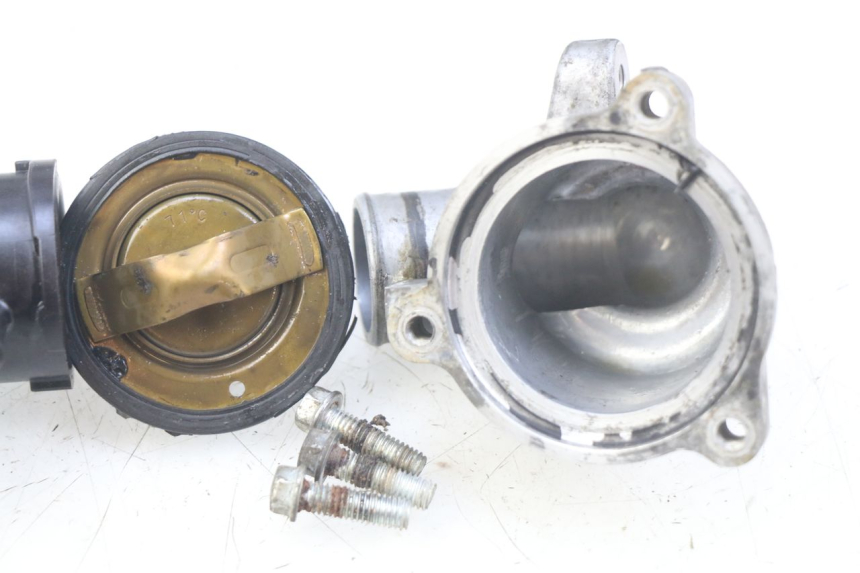photo de THERMOSTAT YAMAHA FJR ABS 1300 (2006 - 2012) - Oberflächenzustand und Material