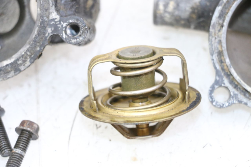 photo de THERMOSTAT  KAWASAKI GTR 1000 (1994 - 2004) - Technische Nahaufnahme