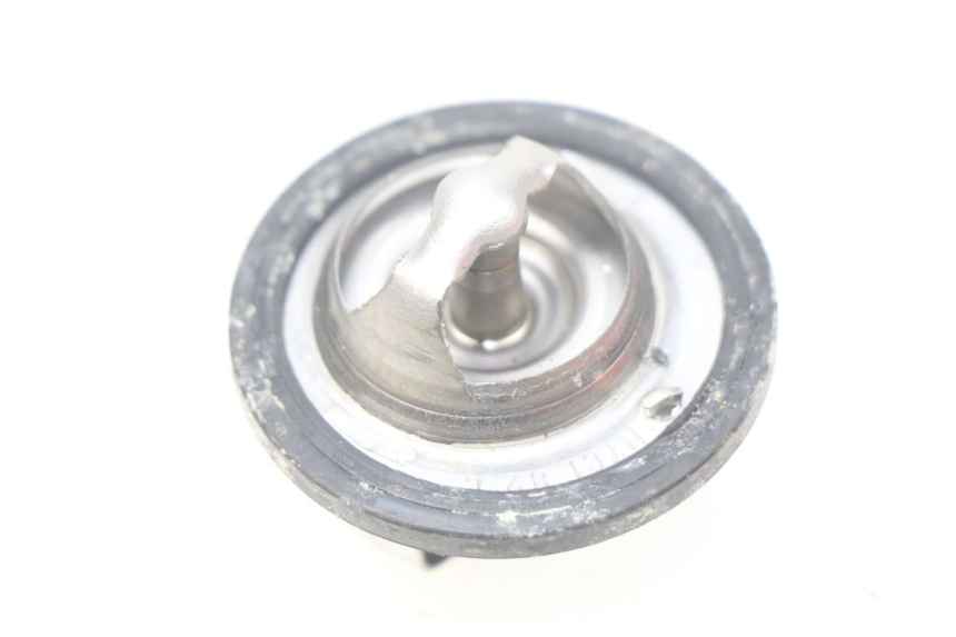 photo de THERMOSTAT YAMAHA MT-07 MT07 ABS 700 (2014 - 2017) - Zoom auf Gebrauchszustand