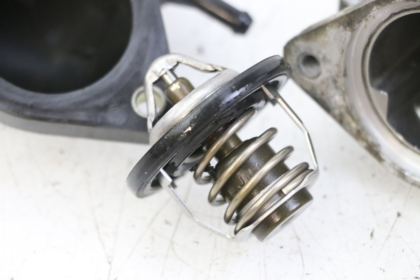 photo de THERMOSTAT  SUZUKI GSX F GSXF 650 (2007 - 2015) - Charakteristische Merkmale