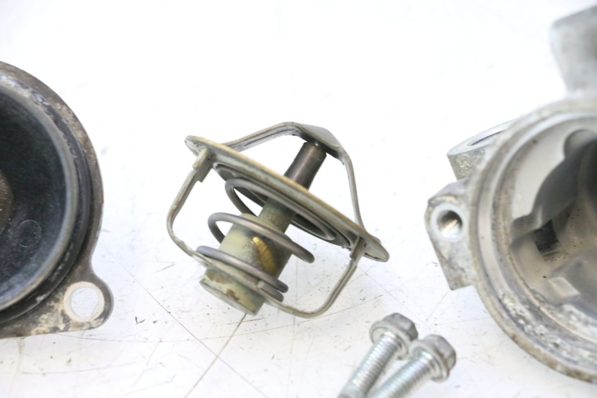 photo de THERMOSTAT  YAMAHA TDM ABS 900 (2002 - 2014) - Zoom auf Gebrauchszustand