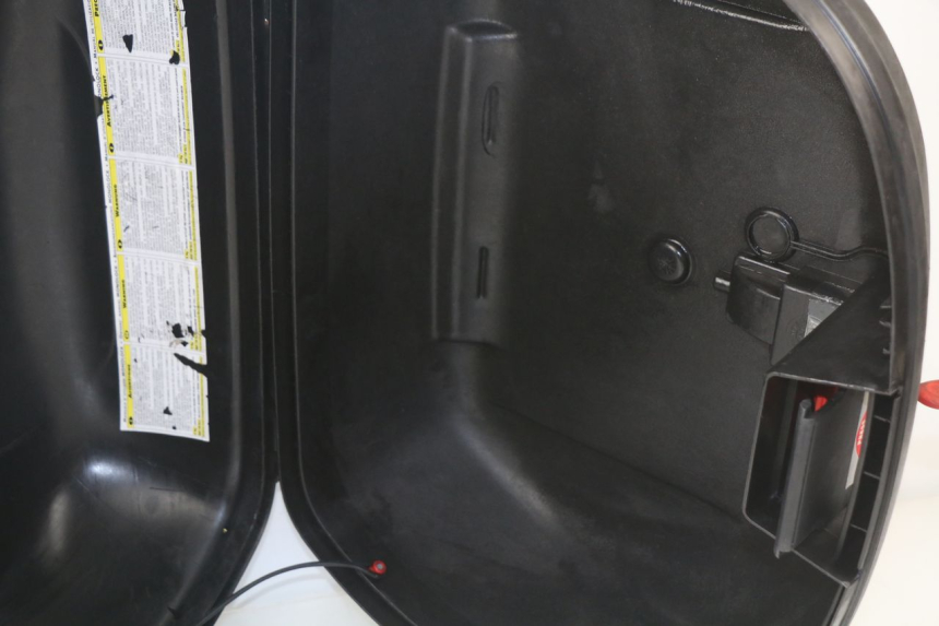 photo de KOFFER HONDA FES PANTHEON 125 (2003 - 2007) - Zoom auf Komponenten