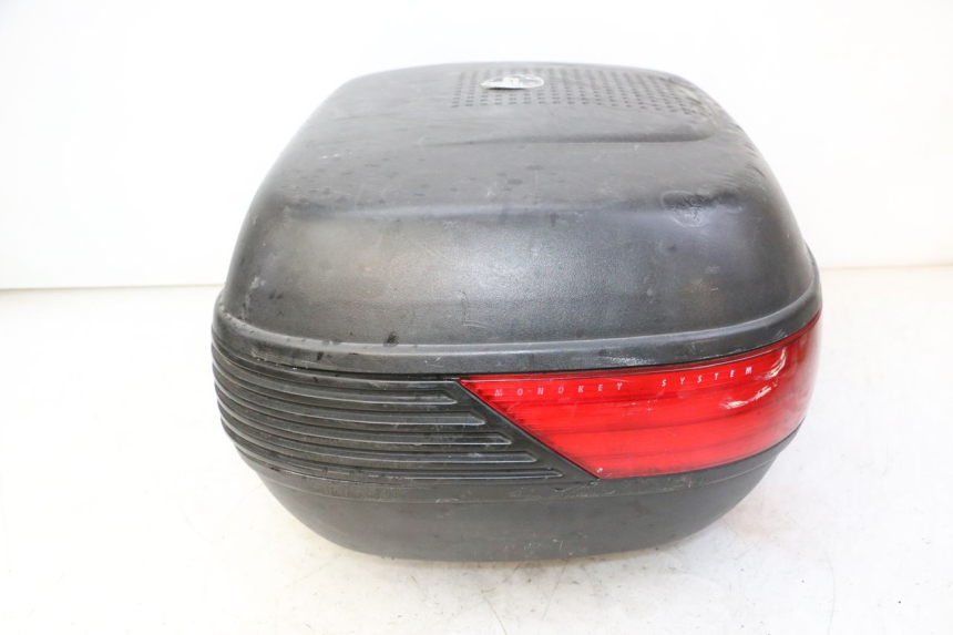 photo de KOFFER PEUGEOT KISBEE 2T 50 (2010 - 2017) - Details der Befestigungspunkte