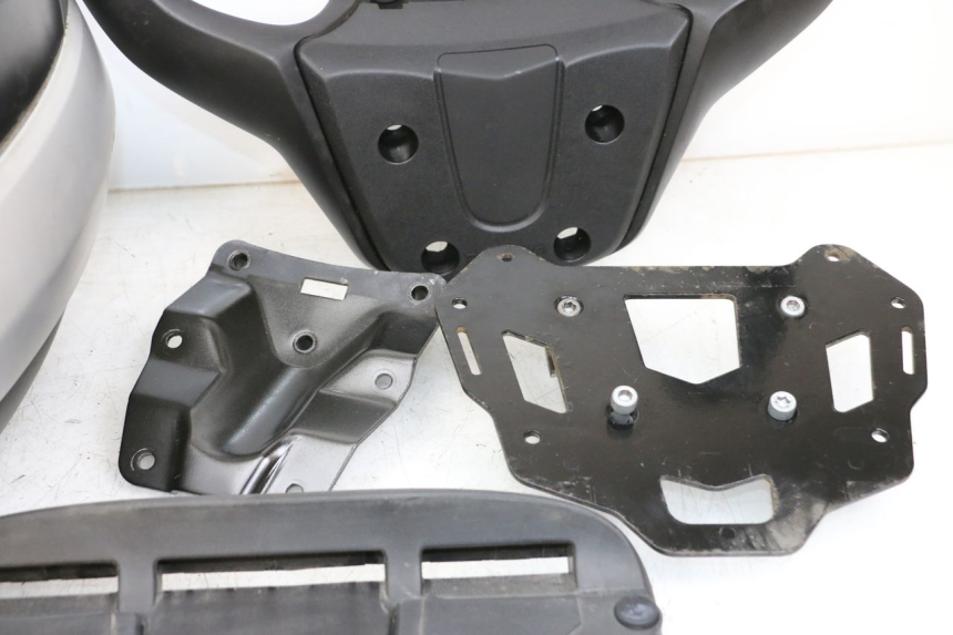 photo de KOFFER PIAGGIO MP3 HPE 350 (2018 - 2020) - Alternativer Blickwinkel