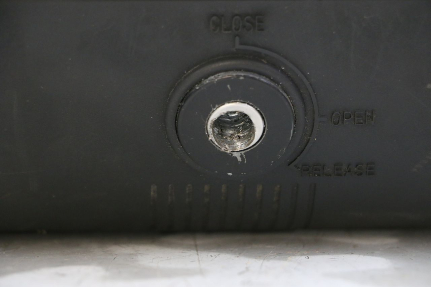 photo de KOFFER PIAGGIO MP3 HPE 350 (2018 - 2020) - Oberflächenzustand und Material