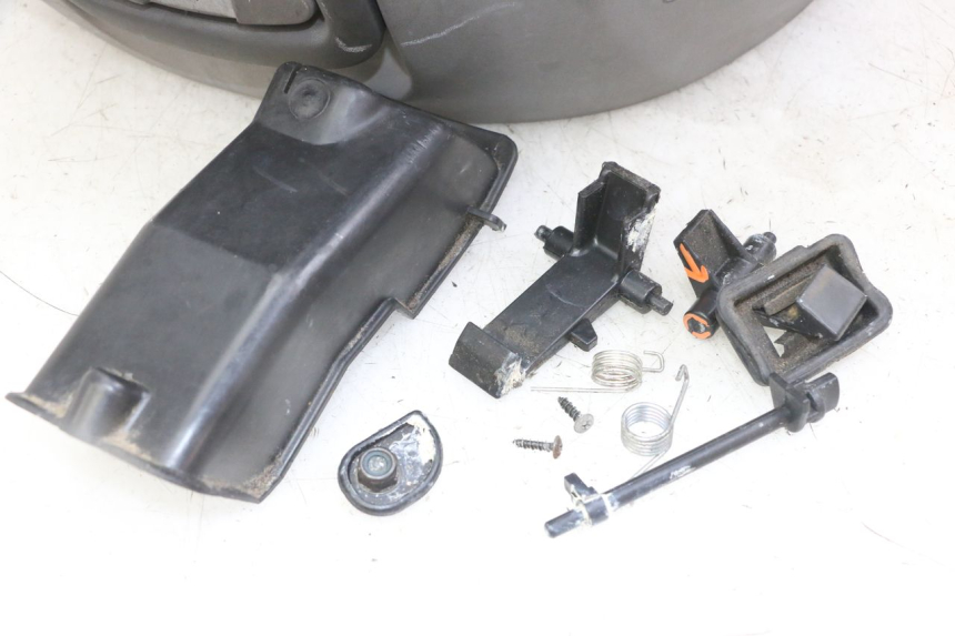 photo de KOFFER PIAGGIO MP3 LT 300 (2010 - 2016) - Details der Befestigungspunkte