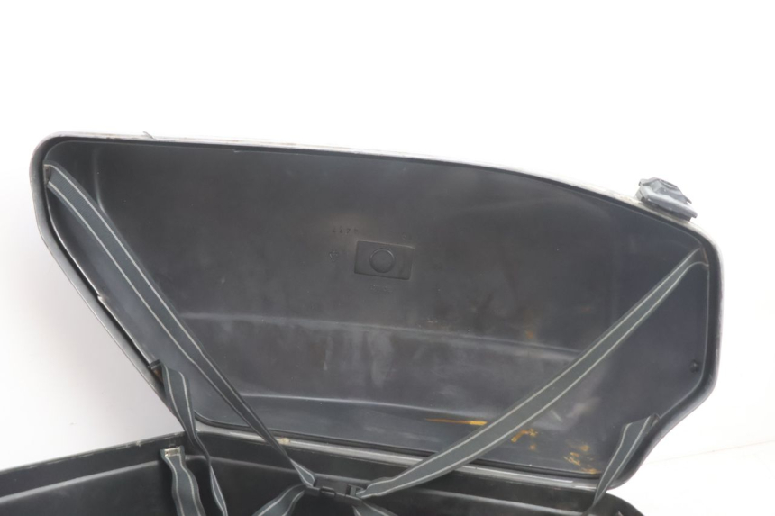 photo de KOFFER APRILIA SCARABEO GT 125 (1999 - 2007) - Details der Befestigungspunkte