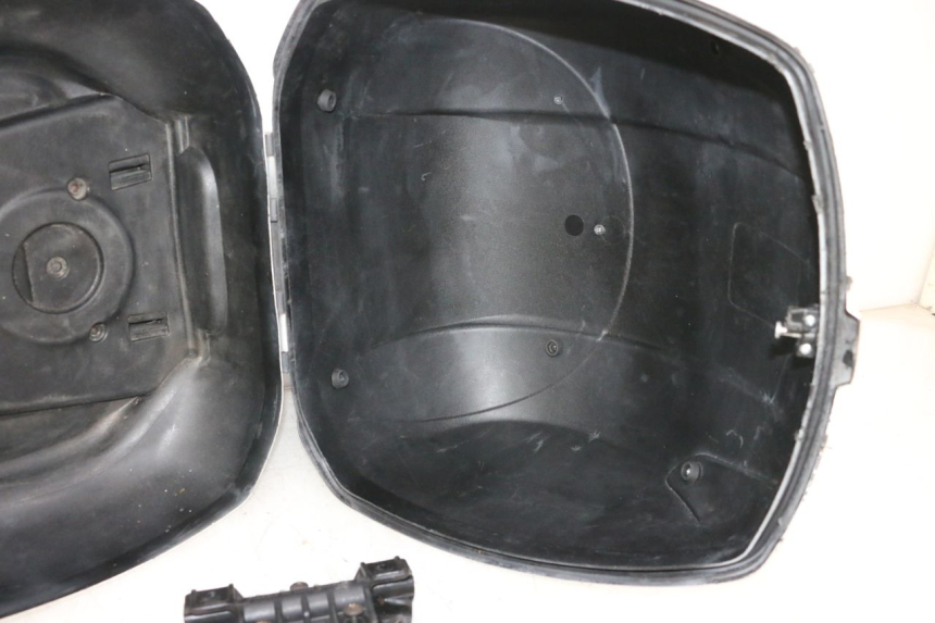 photo de KOFFER PIAGGIO VESPA GTS SUPER IE 125 (2009 - 2016) - Zoom auf Gebrauchszustand