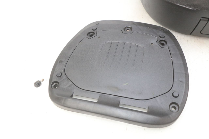 photo de TOP CASE YAMASAKI YM T 125 (2015 - 2020) - Kennzeichnungen und Originalreferenzen