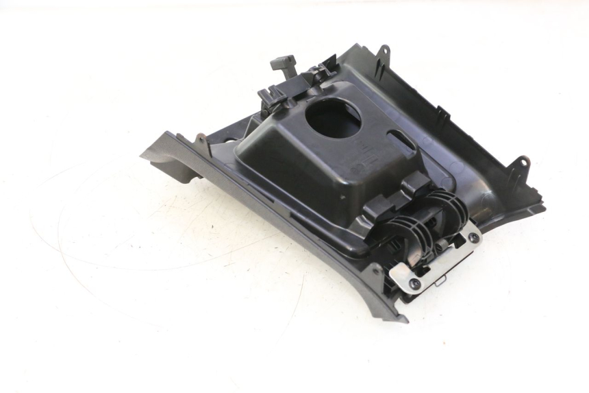 photo de TANKKLAPPE PIAGGIO MP3 HPE 530 (2022 - 2026) - Details der Befestigungspunkte