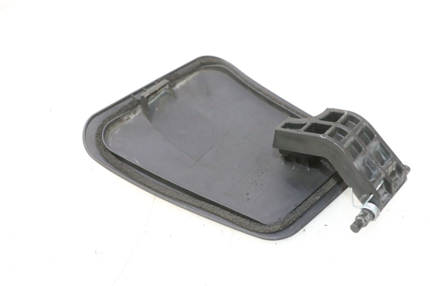 photo de VORDERE INSPEKTIONSKLAPPE SUZUKI BURGMAN 125 (2007 - 2014) - Detailansicht des Bauteils
