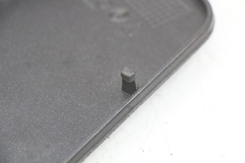 photo de VORDERE INSPEKTIONSKLAPPE PIAGGIO X8 125 (2004 - 2007) - Zoom auf Gebrauchszustand