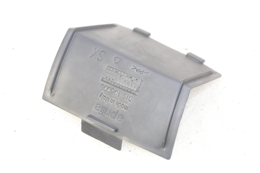 photo de LINKE INSPEKTIONSÖFFNUNGSKLAPPE APRILIA ATLANTIC 125 (2003 - 2009) - Alternative Perspektive