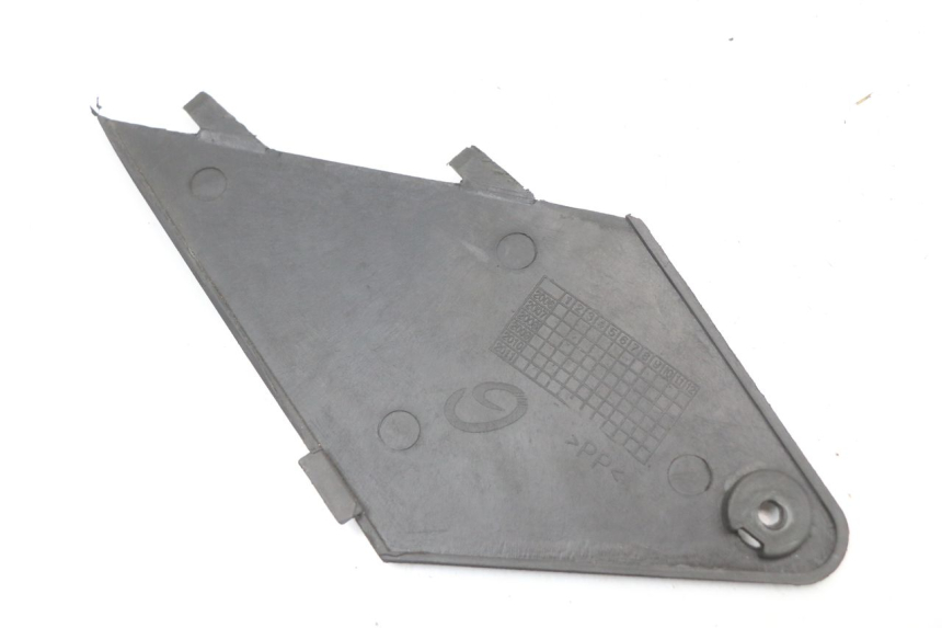 photo de LINKE INSPEKTIONSÖFFNUNGSKLAPPE JONWAY AZTRAL 125 (2008 - 2017) - Detailansicht des Bauteils