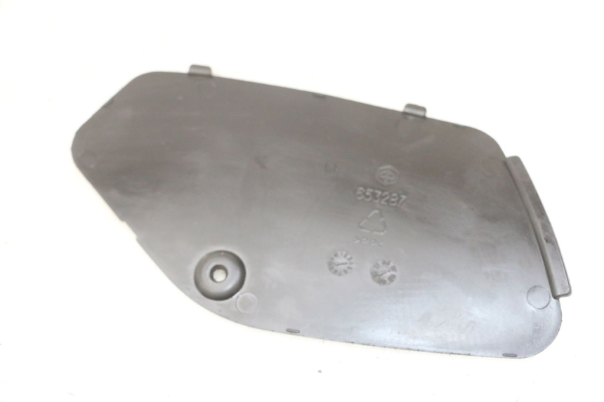 photo de LINKE INSPEKTIONSÖFFNUNGSKLAPPE PIAGGIO MP3 LT 300 (2010 - 2016) - Detailansicht des Bauteils
