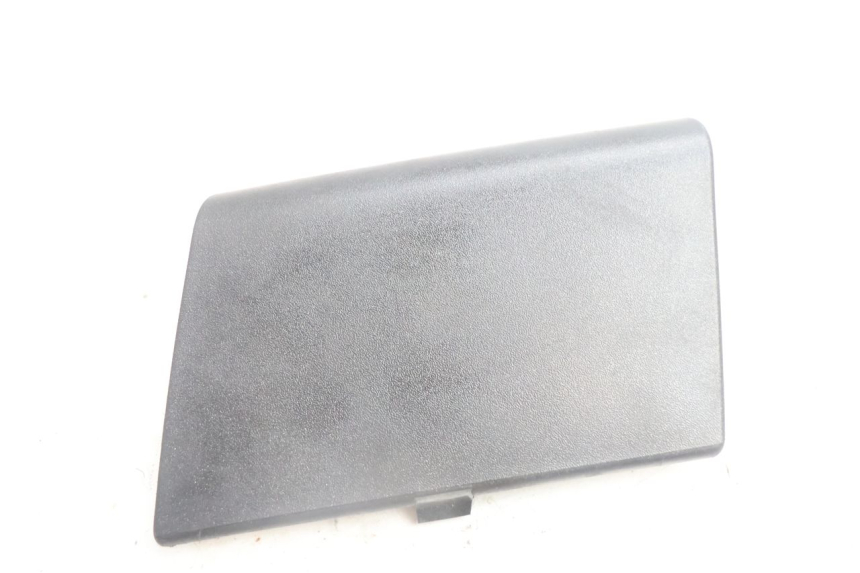 photo de  LINKS REVISIONSDECKEL PEUGEOT SATELIS 125 (2006 - 2009) - Zoom auf Gebrauchszustand