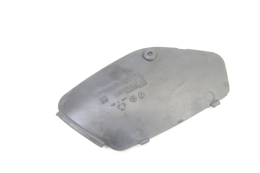 photo de LINKE INSPEKTIONSÖFFNUNGSKLAPPE PIAGGIO XEVO - X EVO 125 (2007 - 2017) - Zoom auf Gebrauchszustand